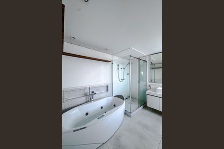 Apartamento à venda com 204m², 3 quartos e 4 vagasBanheiro da Suíte