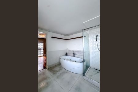 Apartamento à venda com 204m², 3 quartos e 4 vagasBanheiro da Suíte