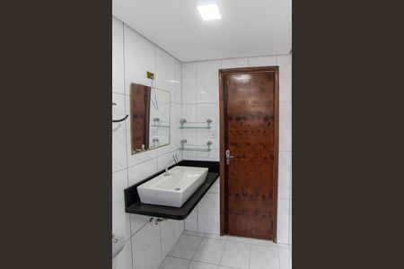 Casa à venda com 128m², 3 quartos e 2 vagas Casa à venda com 128m², 3 quartos e 2 vagasBanheiro