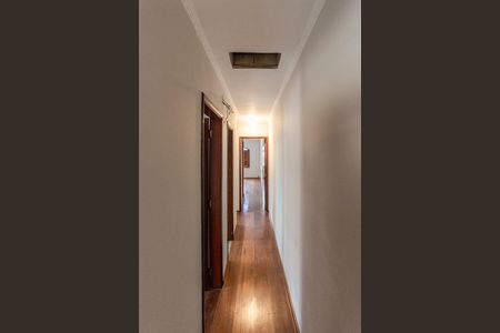 Casa à venda com 128m², 3 quartos e 2 vagas Casa à venda com 128m², 3 quartos e 2 vagasCorredor