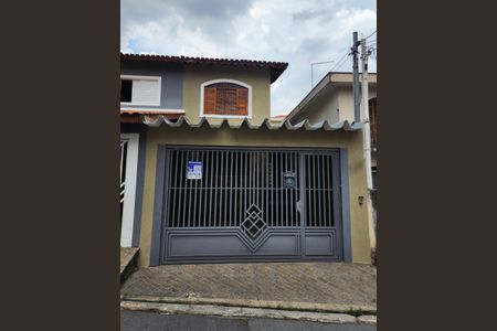 Casa à venda com 128m², 3 quartos e 2 vagas Casa à venda com 128m², 3 quartos e 2 vagasFachada
