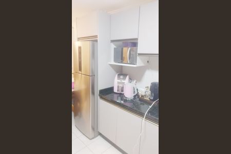 Cozinha  de apartamento para alugar com 2 quartos, 52m² em Sítio Cercado, Curitiba