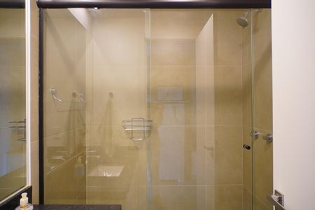 Banheiro  de kitnet/studio para alugar com 1 quarto, 30m² em Auxiliadora, Porto Alegre