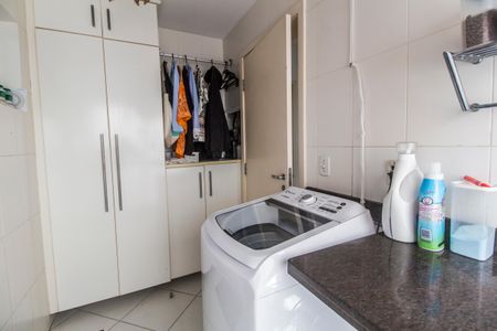 Casa de condomínio à venda com 230m², 4 quartos e 2 vagasÁrea de Serviço