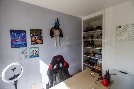 Casa de condomínio à venda com 230m², 4 quartos e 2 vagasEscritório