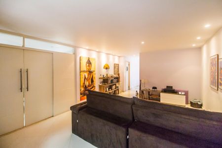 Casa de condomínio à venda com 230m², 4 quartos e 2 vagasSala