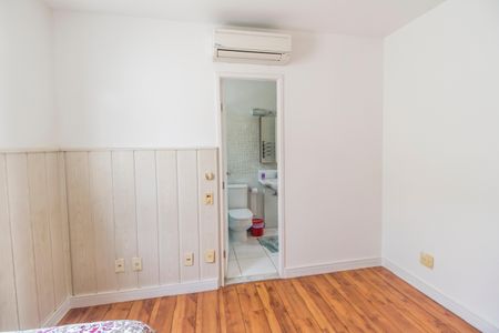 Casa de condomínio à venda com 230m², 4 quartos e 2 vagasQuarto 1