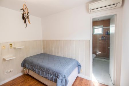 Casa de condomínio à venda com 230m², 4 quartos e 2 vagasSuíte 2