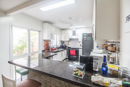 Casa de condomínio à venda com 230m², 4 quartos e 2 vagasCozinha