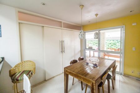 Casa de condomínio à venda com 230m², 4 quartos e 2 vagasCozinha