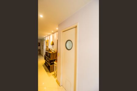 Casa de condomínio à venda com 230m², 4 quartos e 2 vagasEntrada