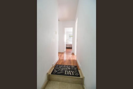 Casa de condomínio à venda com 230m², 4 quartos e 2 vagasCorredor