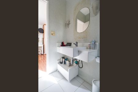 Casa de condomínio à venda com 230m², 4 quartos e 2 vagasBanheiro da Suíte 2