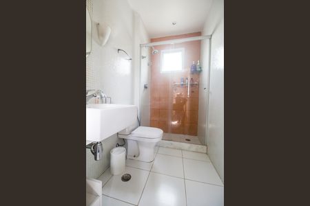 Casa de condomínio à venda com 230m², 4 quartos e 2 vagasBanheiro da Suíte 2