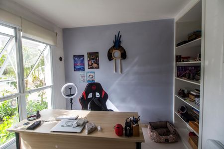 Casa de condomínio à venda com 230m², 4 quartos e 2 vagasEscritório