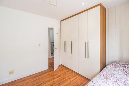 Casa de condomínio à venda com 230m², 4 quartos e 2 vagasQuarto 1