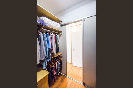 Casa de condomínio à venda com 230m², 4 quartos e 2 vagasCloset da Suíte 1