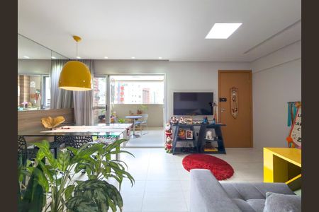 Sala e Varanda de apartamento à venda com 2 quartos, 65m² em Santo Antônio, Belo Horizonte