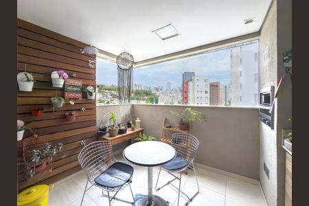 Apartamento à venda com 65m², 2 quartos e 3 vagasVaranda