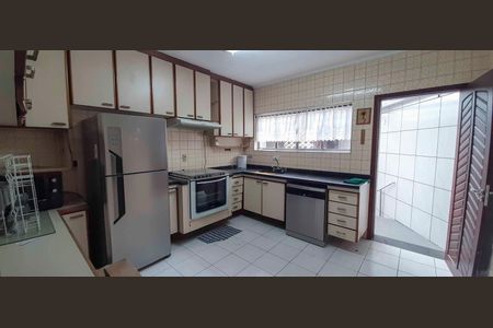 Casa à venda com 165m², 3 quartos e 2 vagasCozinha