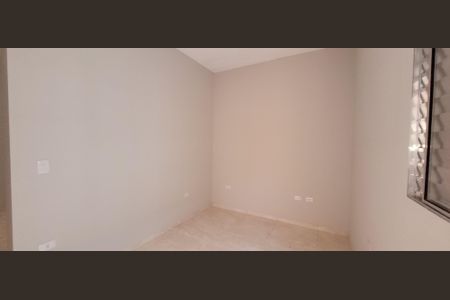 Quarto de casa para alugar com 1 quarto, 35m² em Vila Sao Roberto, Itaquaquecetuba