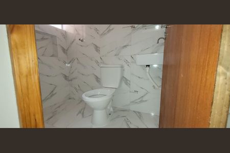 Banheiro de casa para alugar com 1 quarto, 35m² em Vila Sao Roberto, Itaquaquecetuba