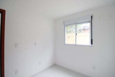 Quarto 1 de apartamento para alugar com 2 quartos, 38m² em Taquara, Rio de Janeiro