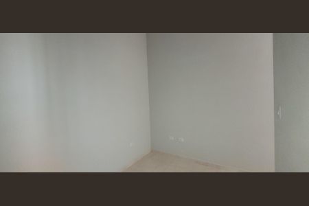 Quarto de casa para alugar com 1 quarto, 35m² em Vila Sao Roberto, Itaquaquecetuba
