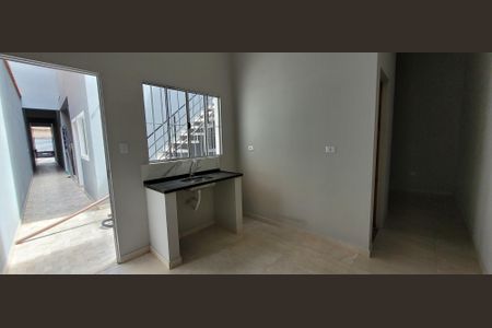 Cozinha de casa para alugar com 1 quarto, 35m² em Vila Sao Roberto, Itaquaquecetuba