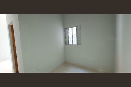 Quarto de casa para alugar com 1 quarto, 35m² em Vila Sao Roberto, Itaquaquecetuba