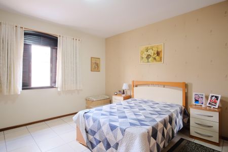 Casa à venda com 198m², 4 quartos e 3 vagasSuíte