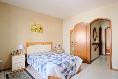 Casa à venda com 198m², 4 quartos e 3 vagasSuíte