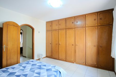 Casa à venda com 198m², 4 quartos e 3 vagasSuíte