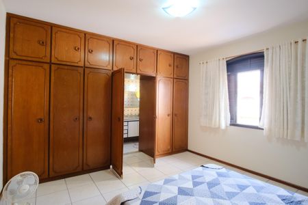 Casa à venda com 198m², 4 quartos e 3 vagasSuíte