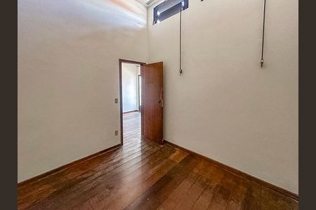 Casa à venda com 300m², 5 quartos e 2 vagasQuarto 