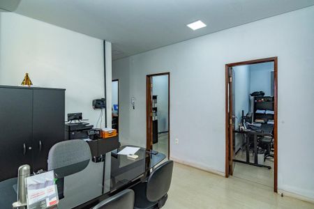 Casa à venda com 300m², 5 quartos e 2 vagasCasa 2