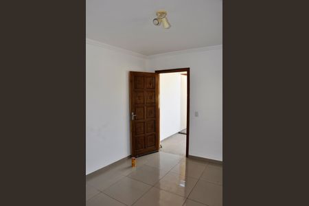 Casa para alugar com 100m², 3 quartos e 1 vagaDetalhe - Quarto 01 com Varanda