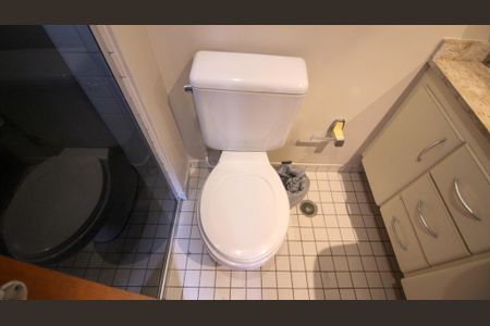 Apartamento à venda com 74m², 3 quartos e 1 vaga Apartamento à venda com 74m², 3 quartos e 1 vagaBanheiro da Suíte