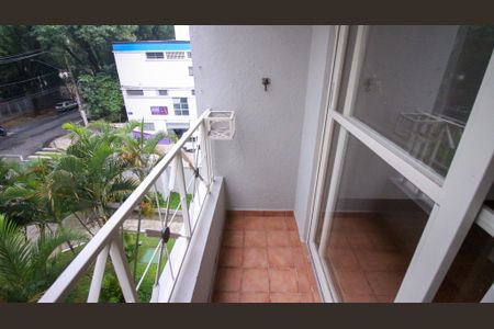 Apartamento à venda com 74m², 3 quartos e 1 vaga Apartamento à venda com 74m², 3 quartos e 1 vagaVaranda