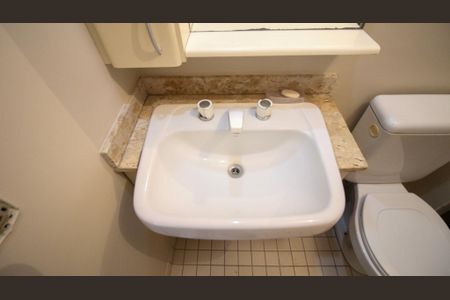 Apartamento à venda com 74m², 3 quartos e 1 vaga Apartamento à venda com 74m², 3 quartos e 1 vagaBanheiro