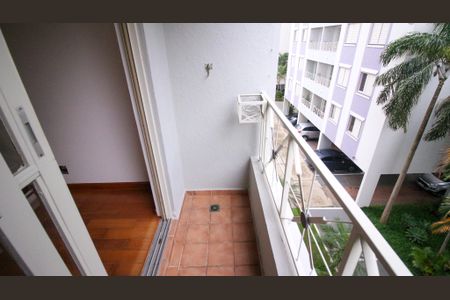 Apartamento à venda com 74m², 3 quartos e 1 vaga Apartamento à venda com 74m², 3 quartos e 1 vagaVaranda