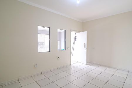 Casa para alugar com 150m², 2 quartos e 2 vagasSala