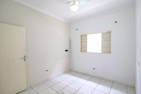 Casa para alugar com 150m², 2 quartos e 2 vagasQuarto 2