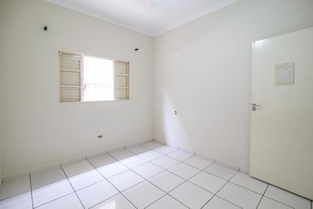 Casa para alugar com 150m², 2 quartos e 2 vagasQuarto 1