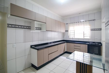 Casa para alugar com 150m², 2 quartos e 2 vagasCozinha