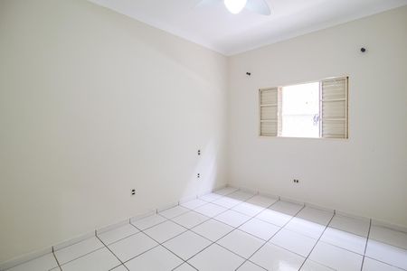 Casa para alugar com 150m², 2 quartos e 2 vagasQuarto 1