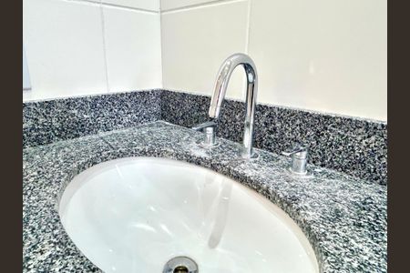 Apartamento para alugar com 69m², 2 quartos e 1 vaga Apartamento para alugar com 69m², 2 quartos e 1 vagaBanheiro 1