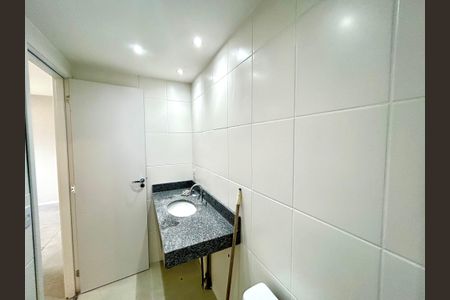 Apartamento para alugar com 69m², 2 quartos e 1 vaga Apartamento para alugar com 69m², 2 quartos e 1 vagaBanheiro da Suíte