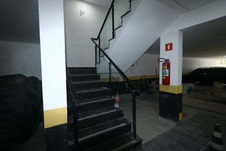 Apartamento para alugar com 71m², 2 quartos e 2 vagasEscada