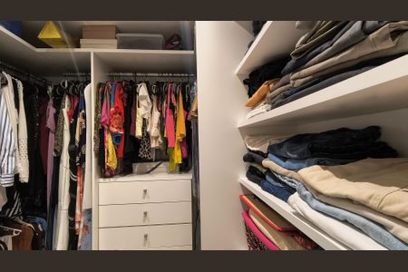 Apartamento para alugar com 105m², 2 quartos e 2 vagas Apartamento para alugar com 105m², 2 quartos e 2 vagasCloset